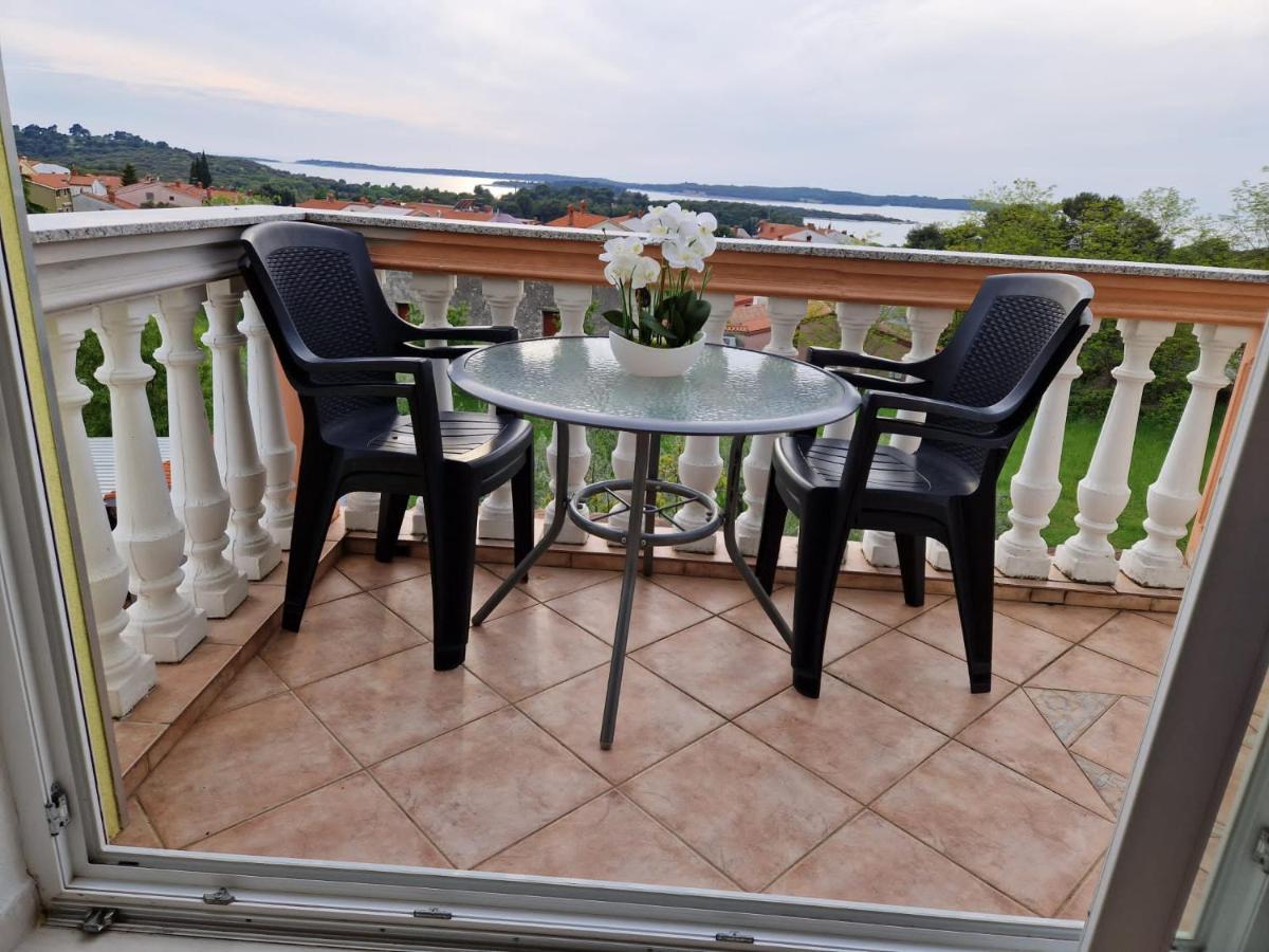 Apartment Vilic Pula Exterior photo