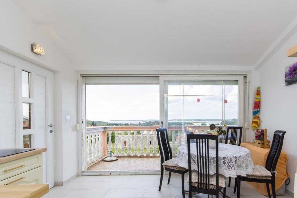 Apartment Vilic Pula Exterior photo