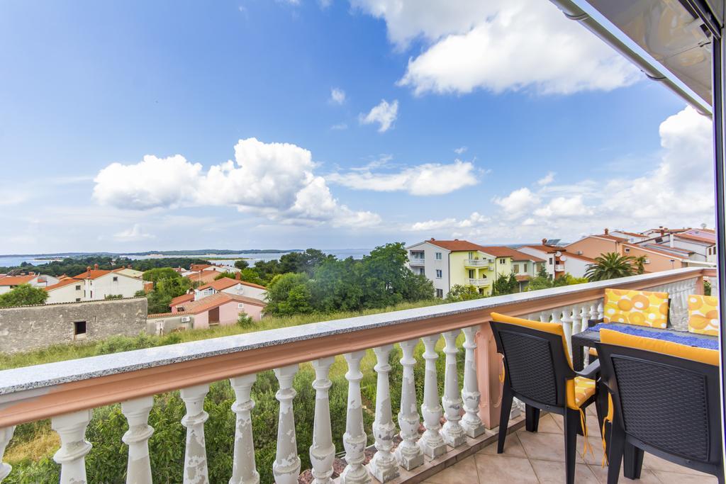 Apartment Vilic Pula Exterior photo